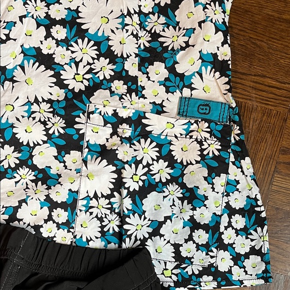 Scrub Set - Picture 5 of 5